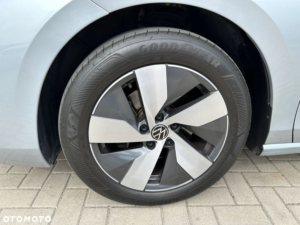 Volkswagen Passat - 33