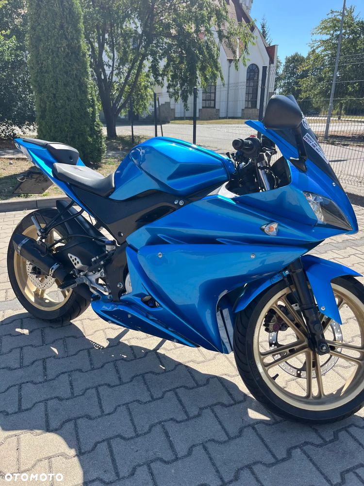 Yamaha YZF - 1