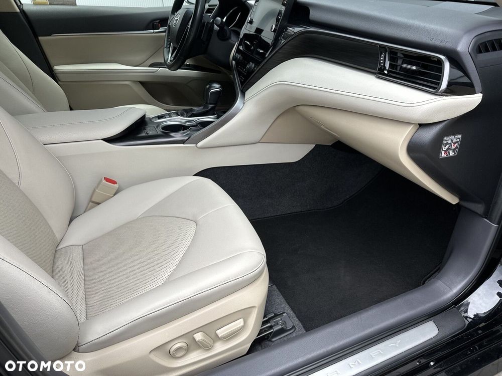 Toyota Camry 2.5 Hybrid Executive CVT - 8