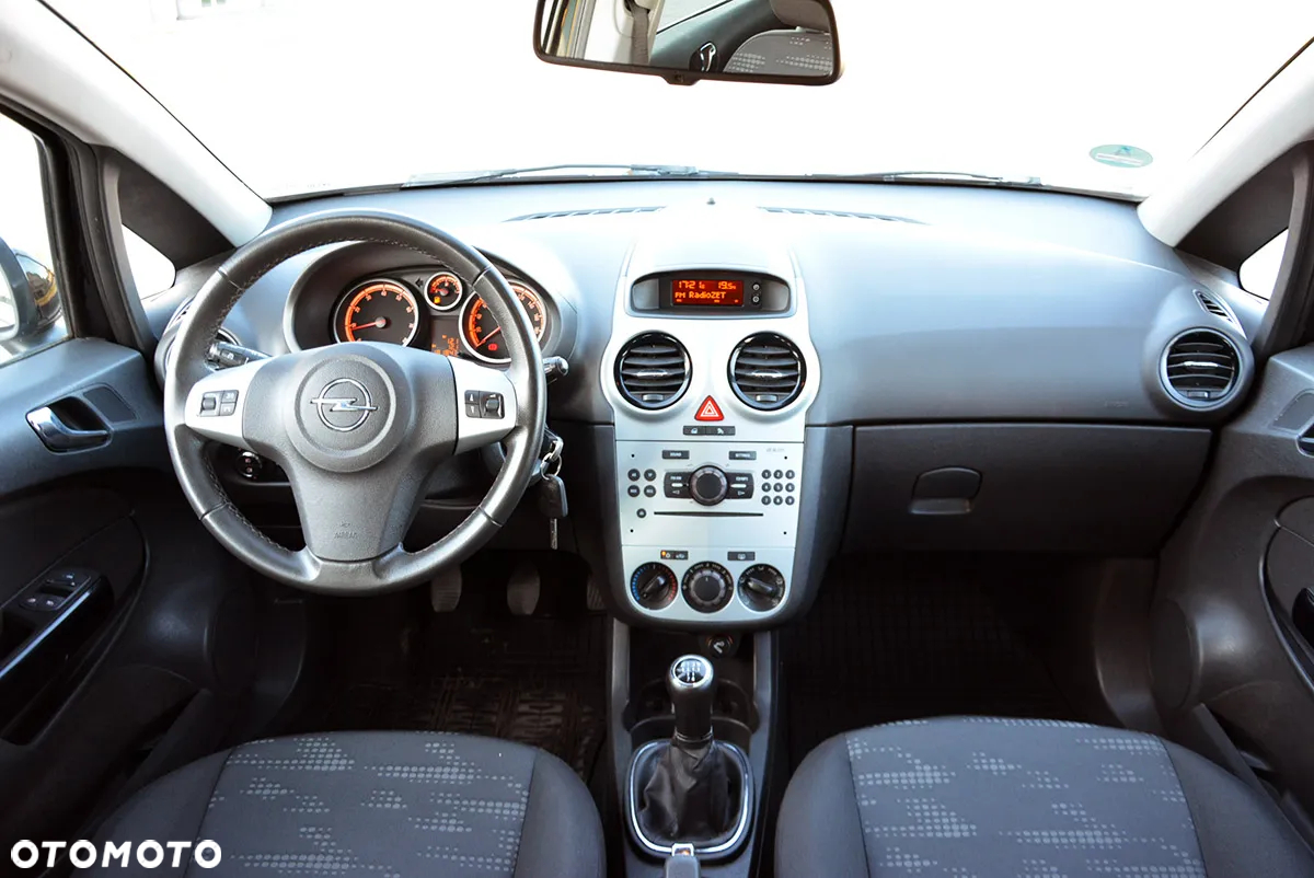 Opel Corsa 1.4 16V Satellite - 24