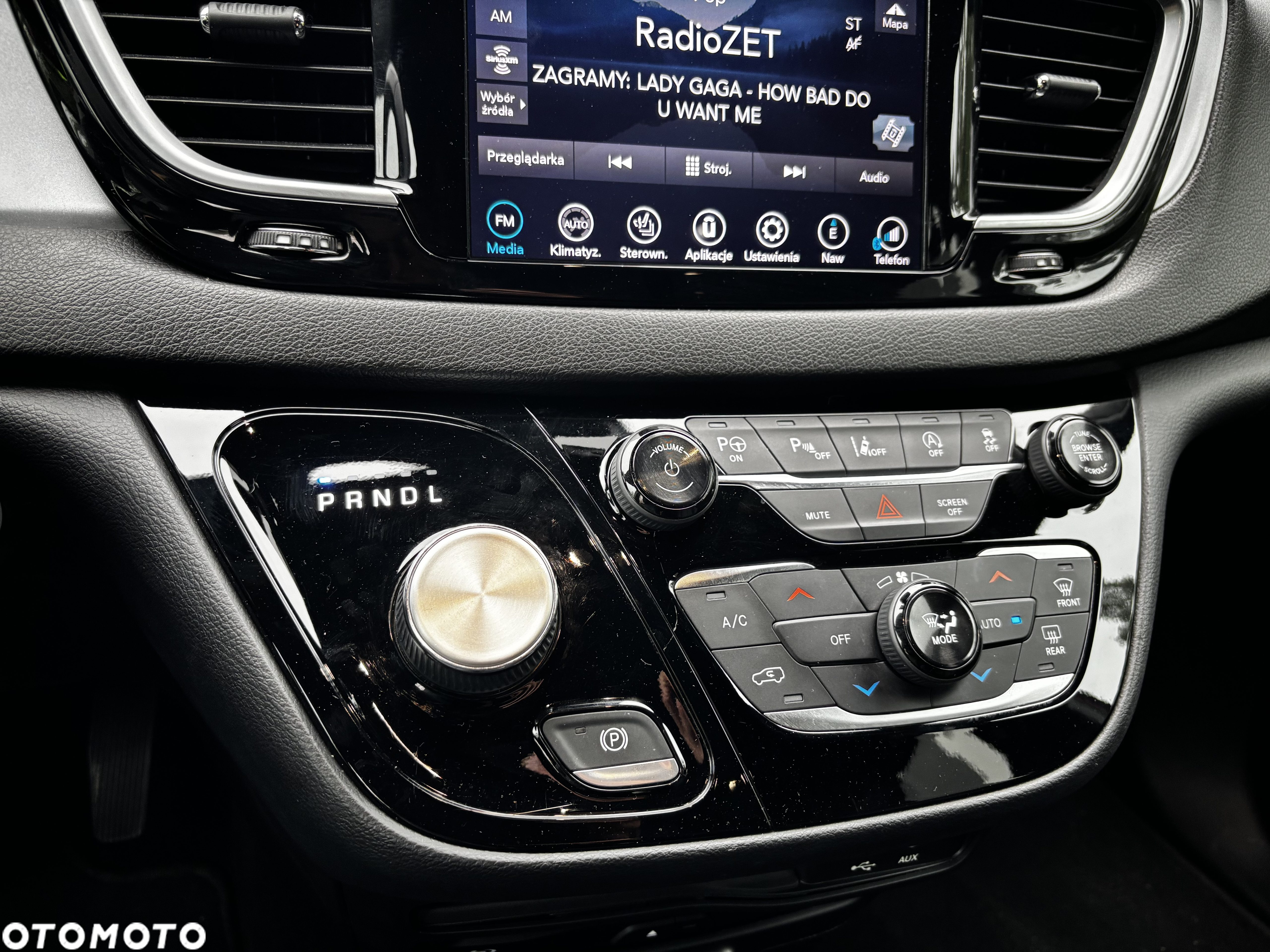 Chrysler Pacifica - 12