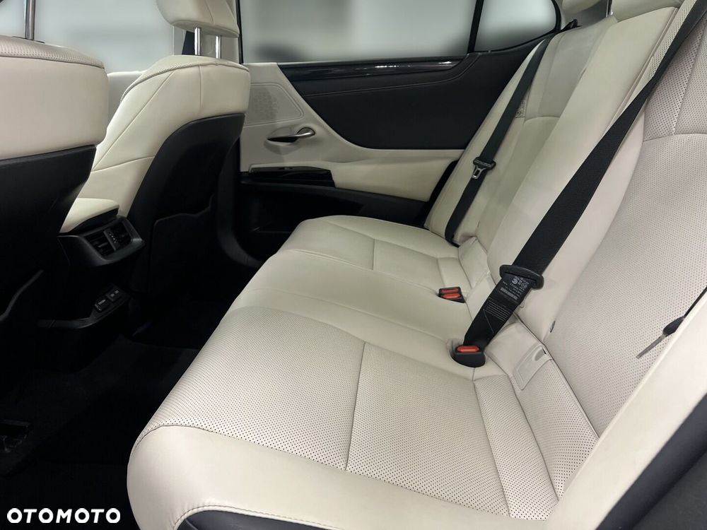 Lexus ES 300h Business Edition - 12