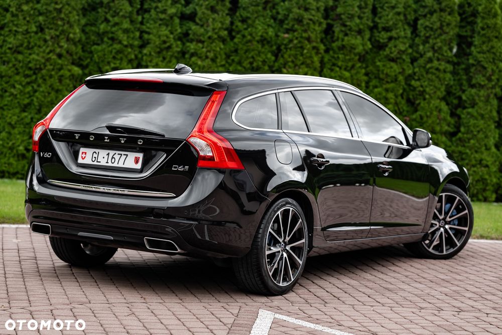 Volvo V60 D6 AWD Plug-in Hybrid Summum - 10