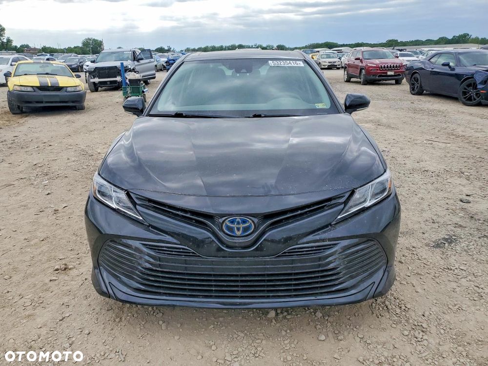 Toyota Camry - 6