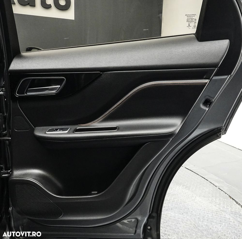 Jaguar F-Pace 20d AWD Pure - 26