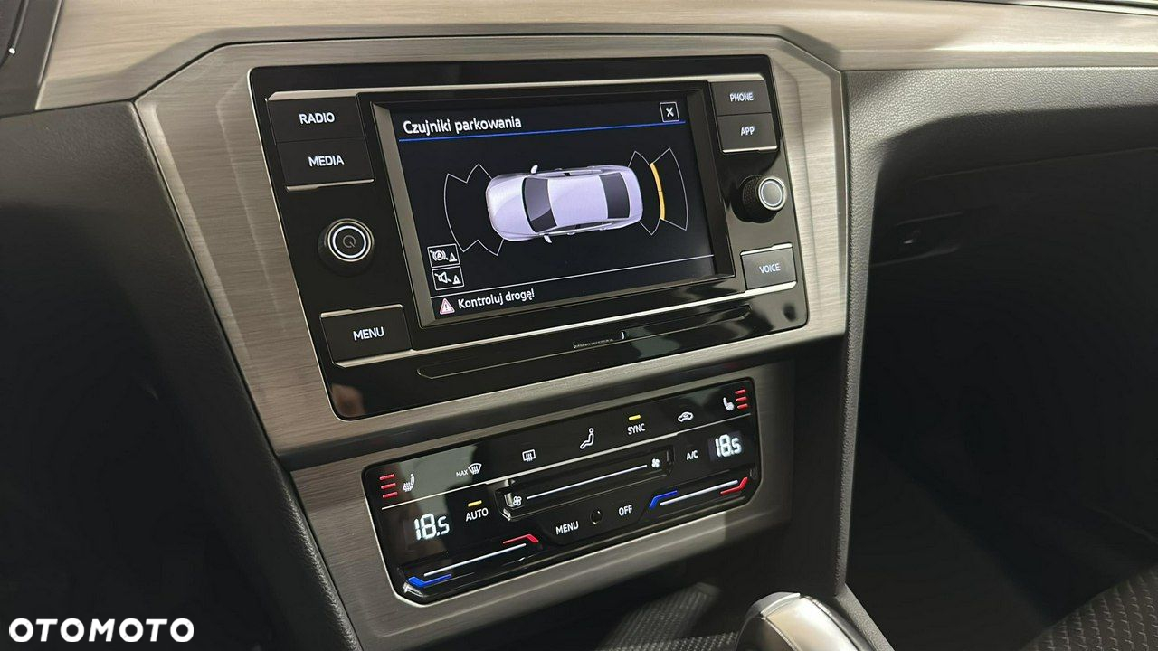 Volkswagen Passat - 19