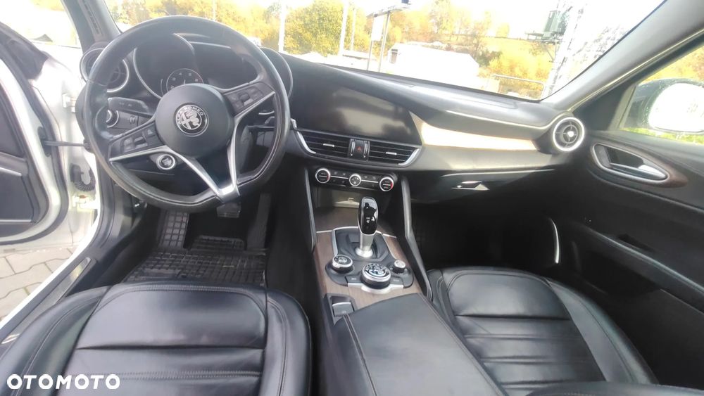 Alfa Romeo Giulia 2.0 Turbo 16V AT8-Q4 Tributo Italiano - 8