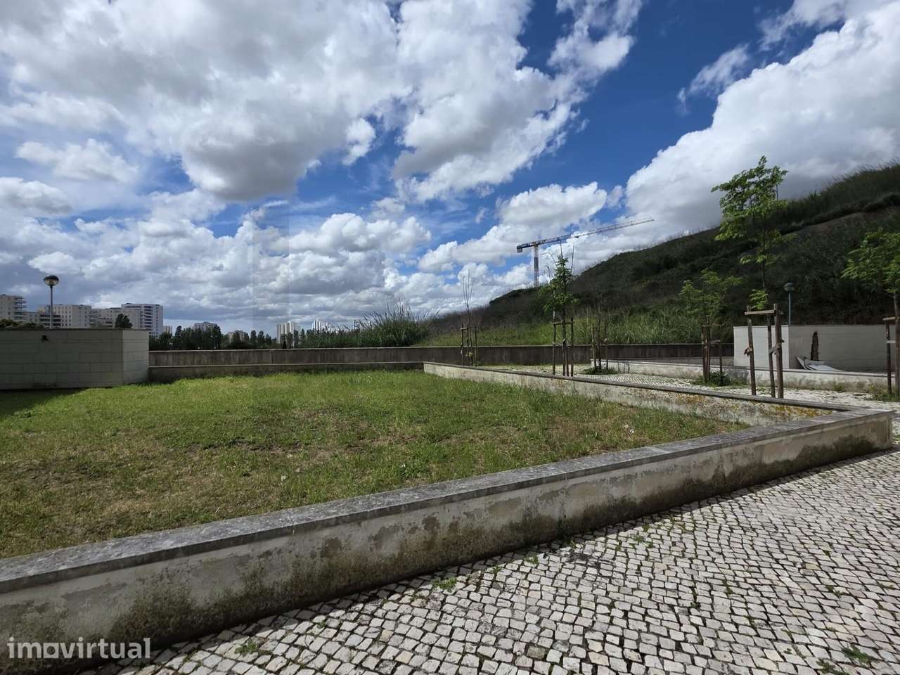 Loja com Garagem na Alta de Lisboa – Excelente Oportunidade de Investi - Grande imagem: 3/31