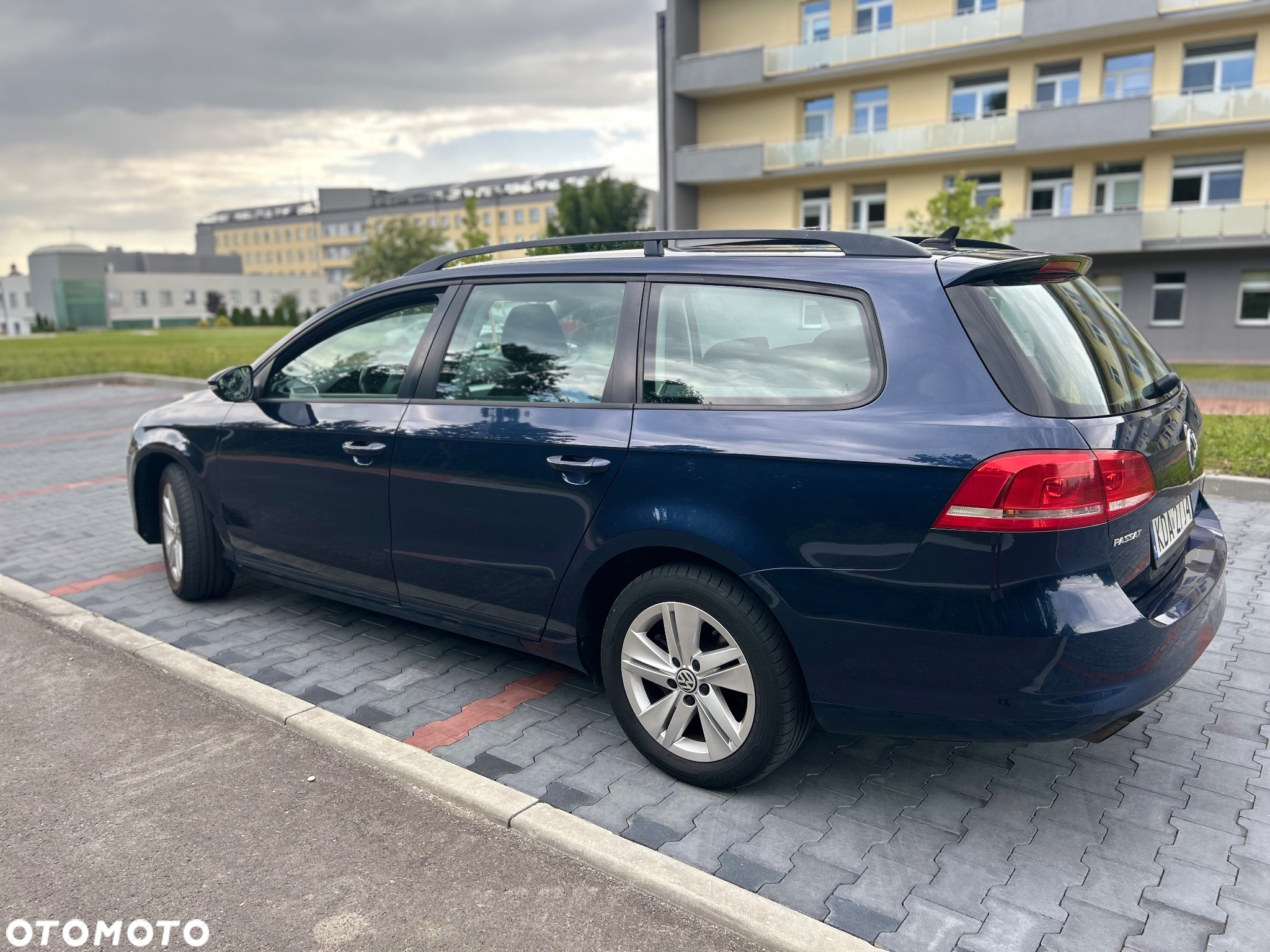 Volkswagen Passat - 12
