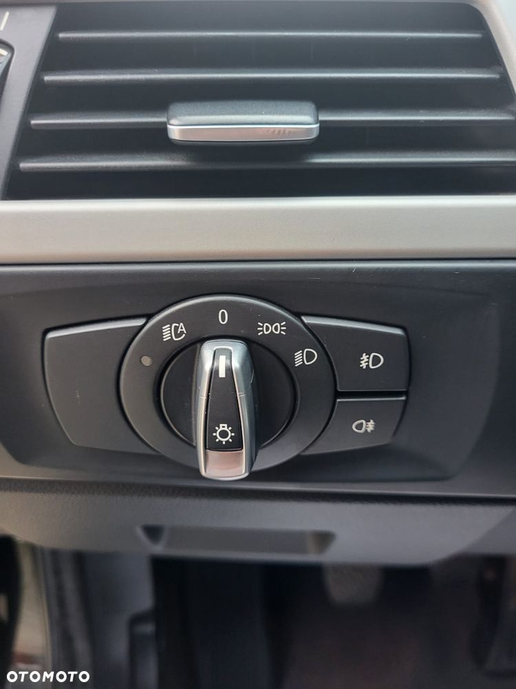 BMW Seria 3 318i Edition Sport - 28