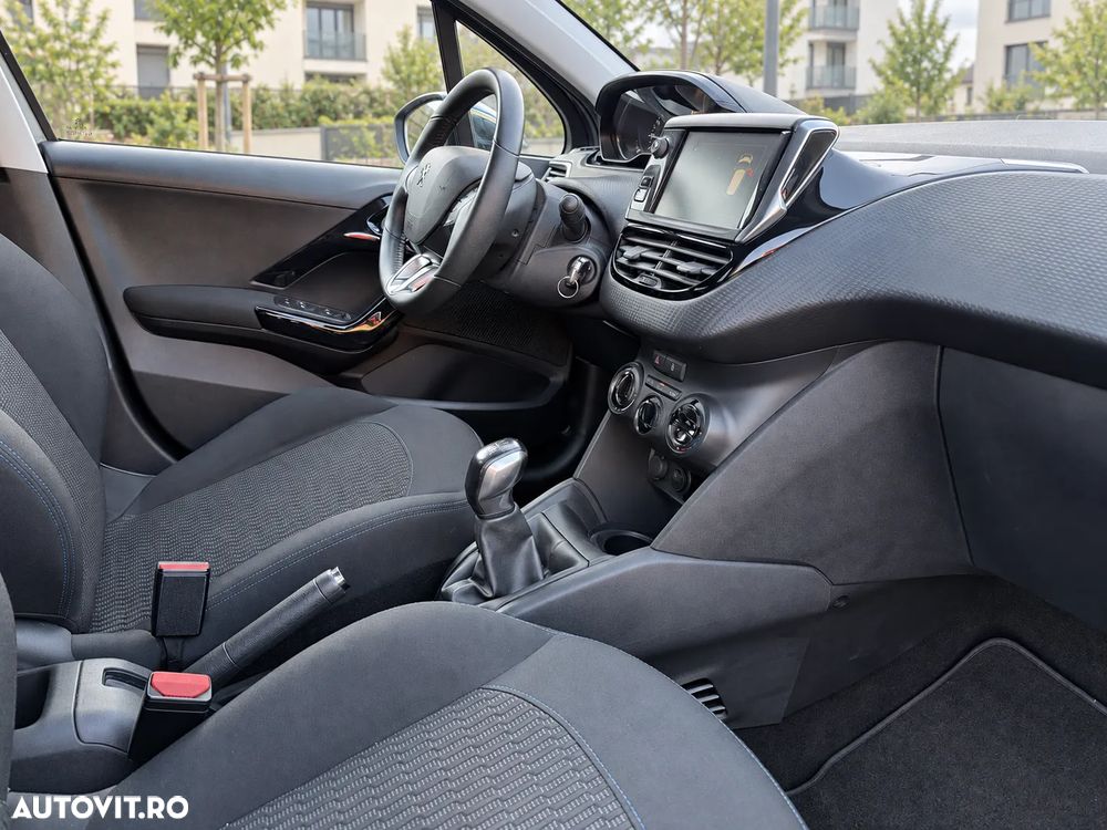 Peugeot 208 1.2 VTi Allure - 9