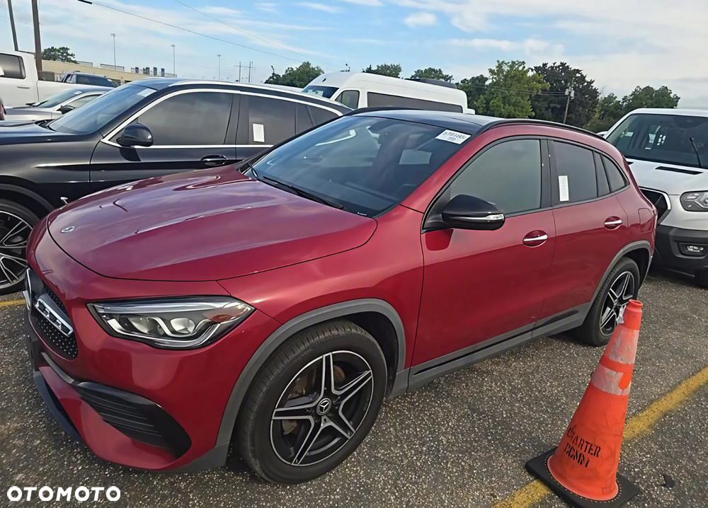 Mercedes-Benz GLA - 3