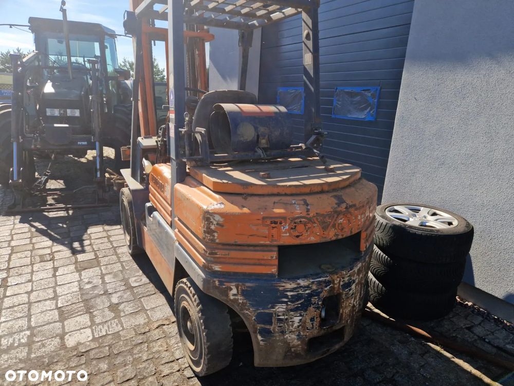 Toyota 5FGF30 - 5