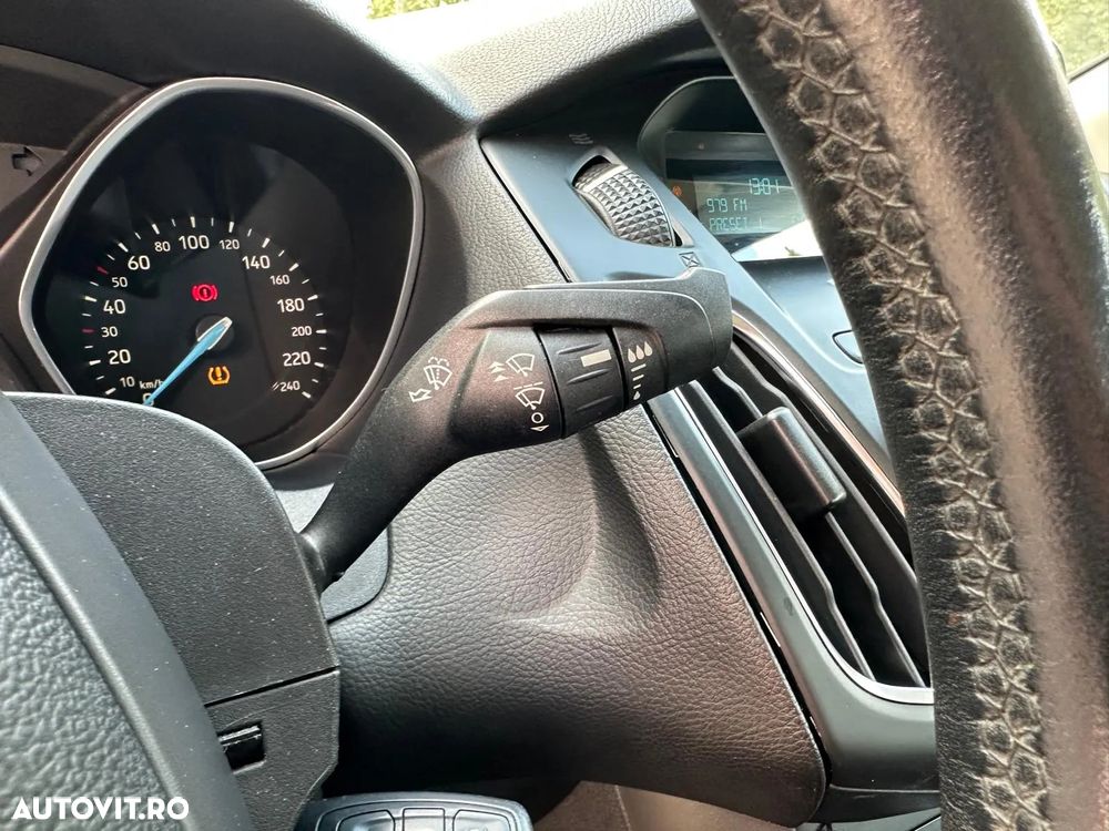 Ford Focus 1.5 TDCi Powershift Titanium - 20