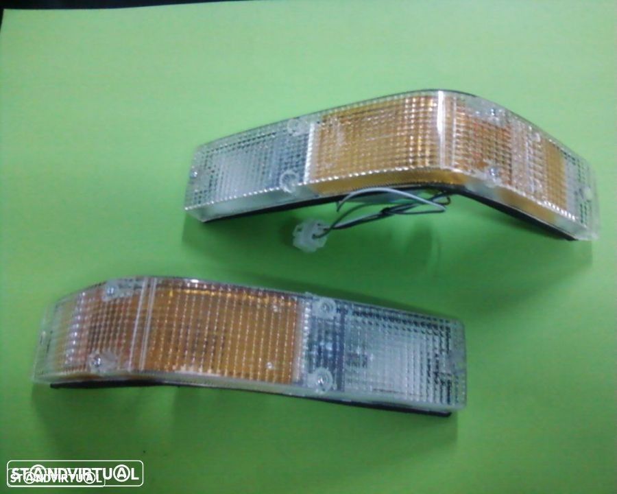 farolins pisca frente Nissan Cabstar F22 BH40 (NOVOS) - 1