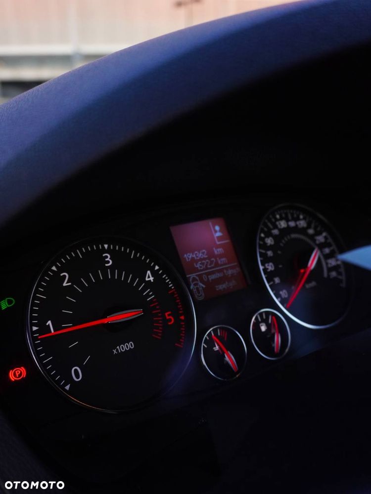 Renault Laguna dCi 110 FAP Paris - 16