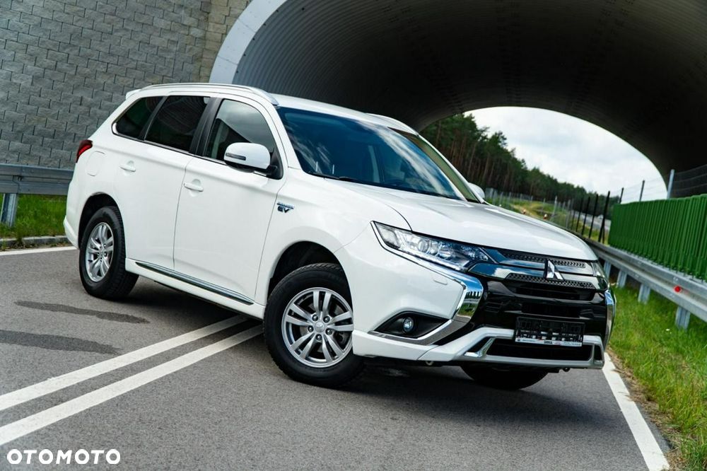 Mitsubishi Outlander 2.4 4WD Plus - 26