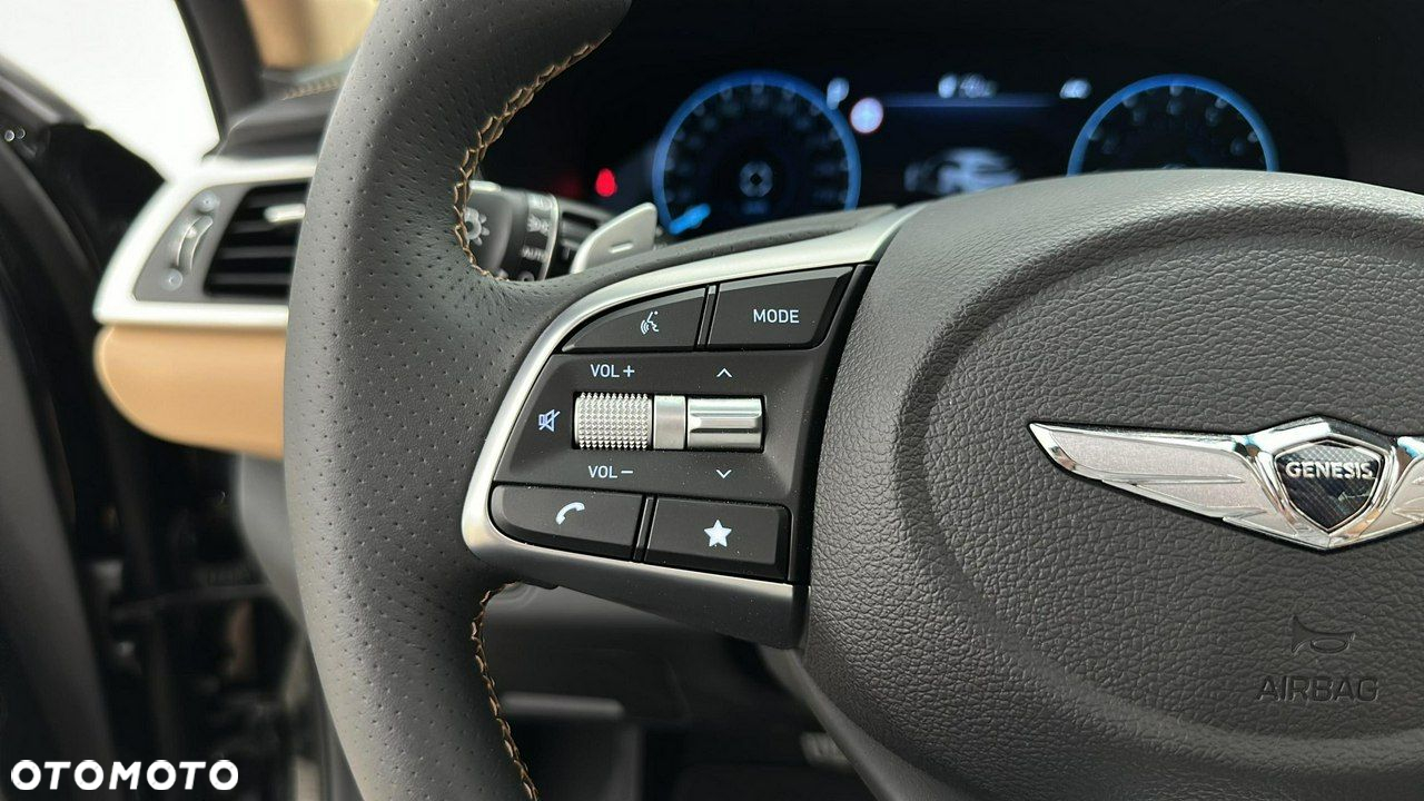 Genesis G70 - 24