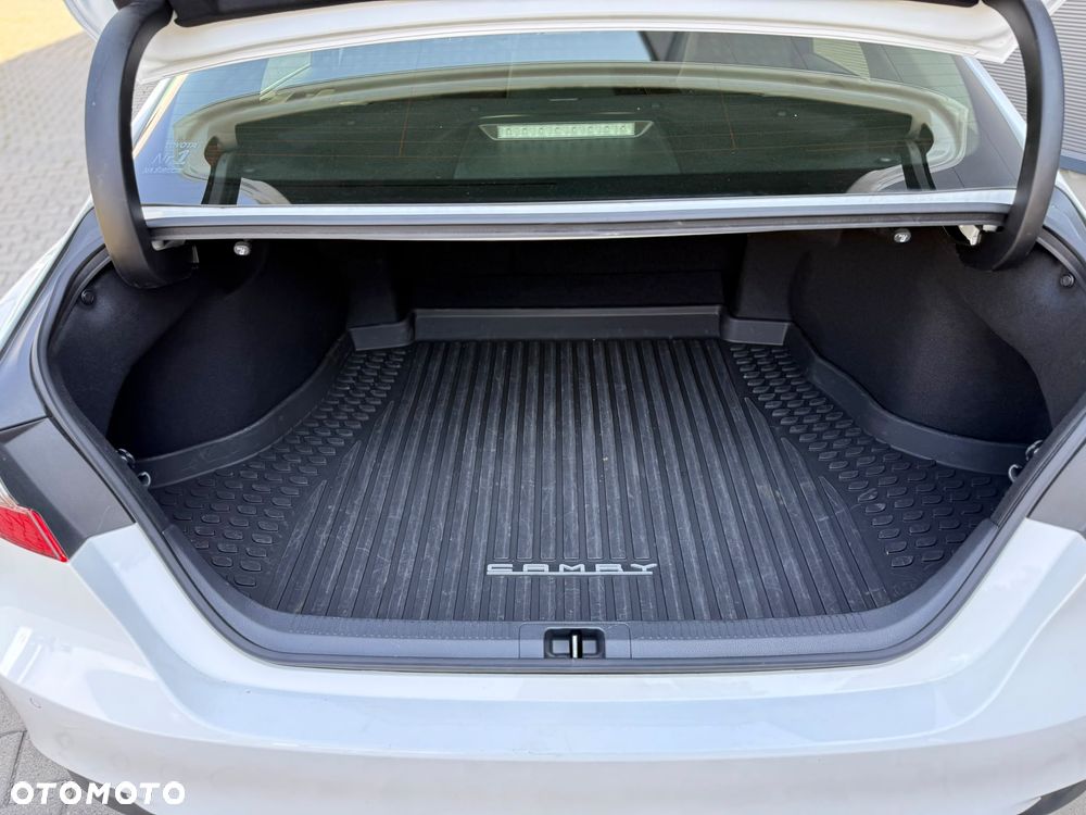 Toyota Camry 2.5 Hybrid Comfort CVT - 18