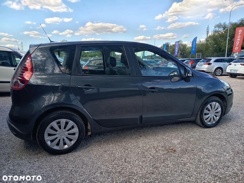 Renault Scenic 1.6 16V 110 TomTom Edition - 12