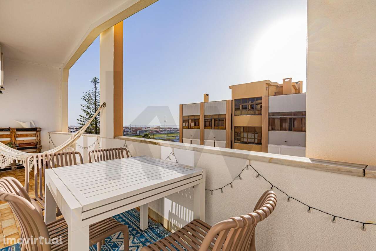 Apartamento T2+1 Renovado com Varanda e Vista Mar na Costa da Caparica - Grande imagem: 2/28