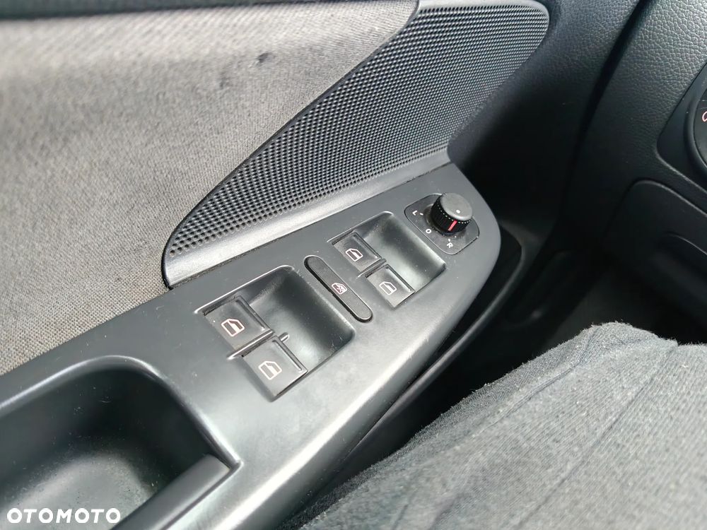 Volkswagen Jetta 1.9 TDI Comfortline - 33
