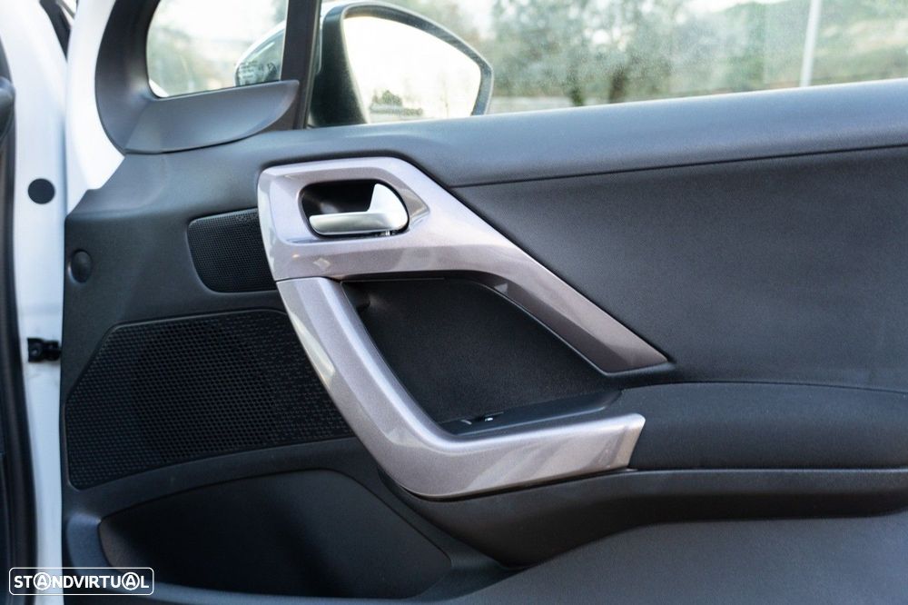 Peugeot 2008 1.2 PureTech Style - 21