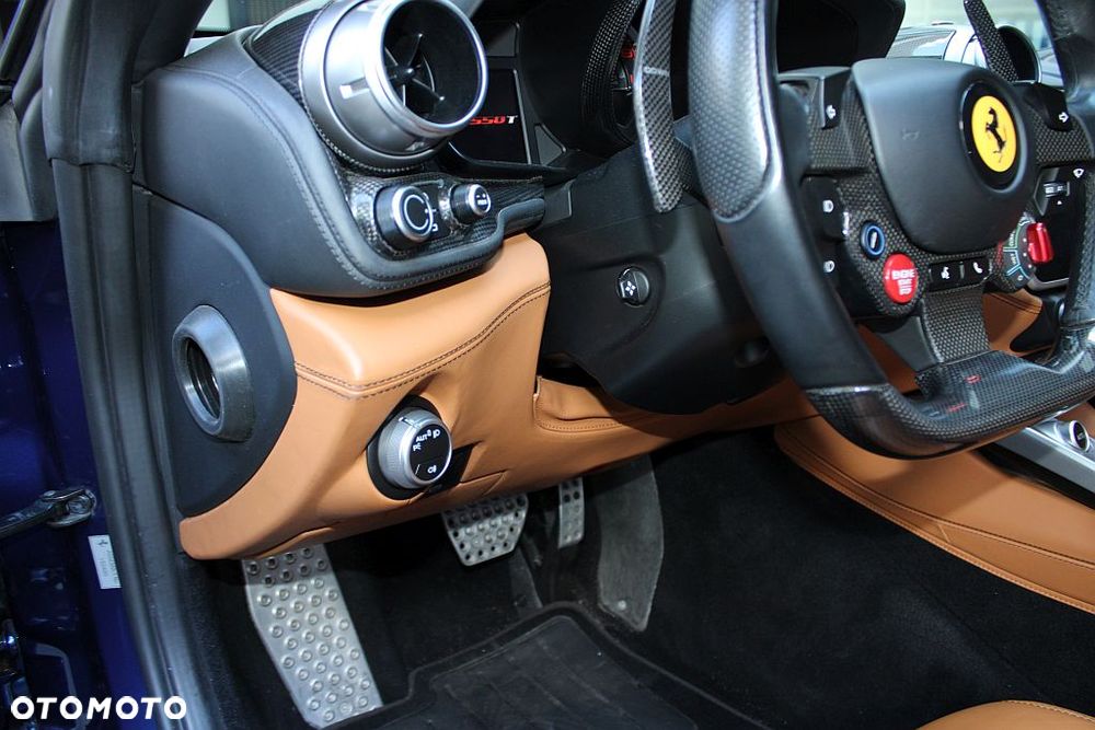 Ferrari GTC4Lusso - 18
