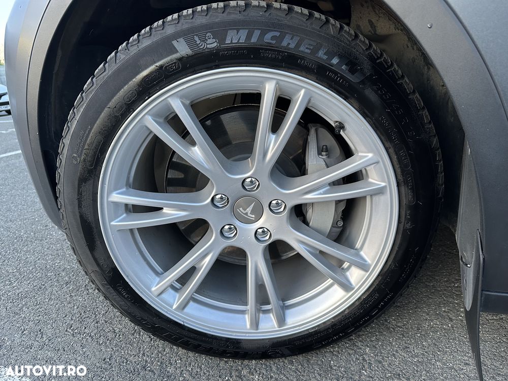 Tesla Model Y - 32