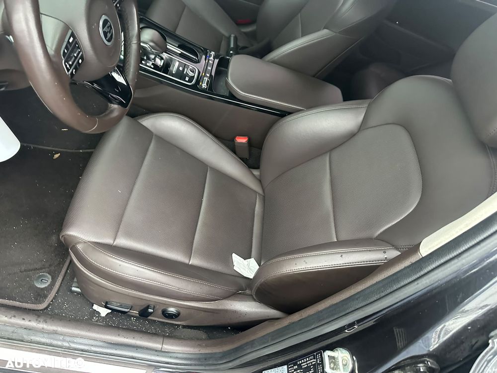 Kia Stinger - 10