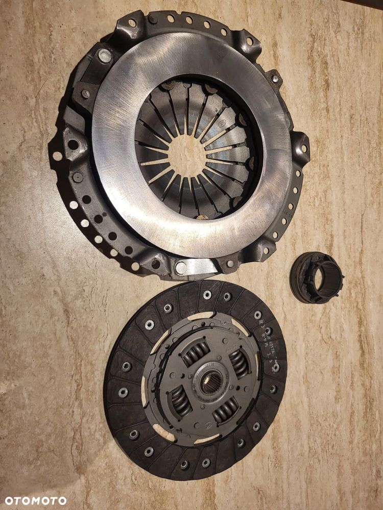 Zestaw Sprzęgła Opel Ascona 1.6D 81-88 KADETT E 1.6D 86-94 215x24 - 2