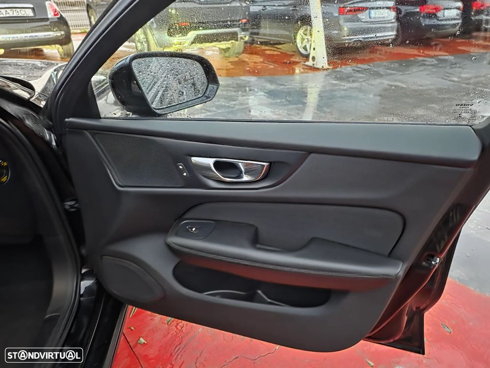 Volvo V60 2.0 D3 Momentum Geartronic - 9