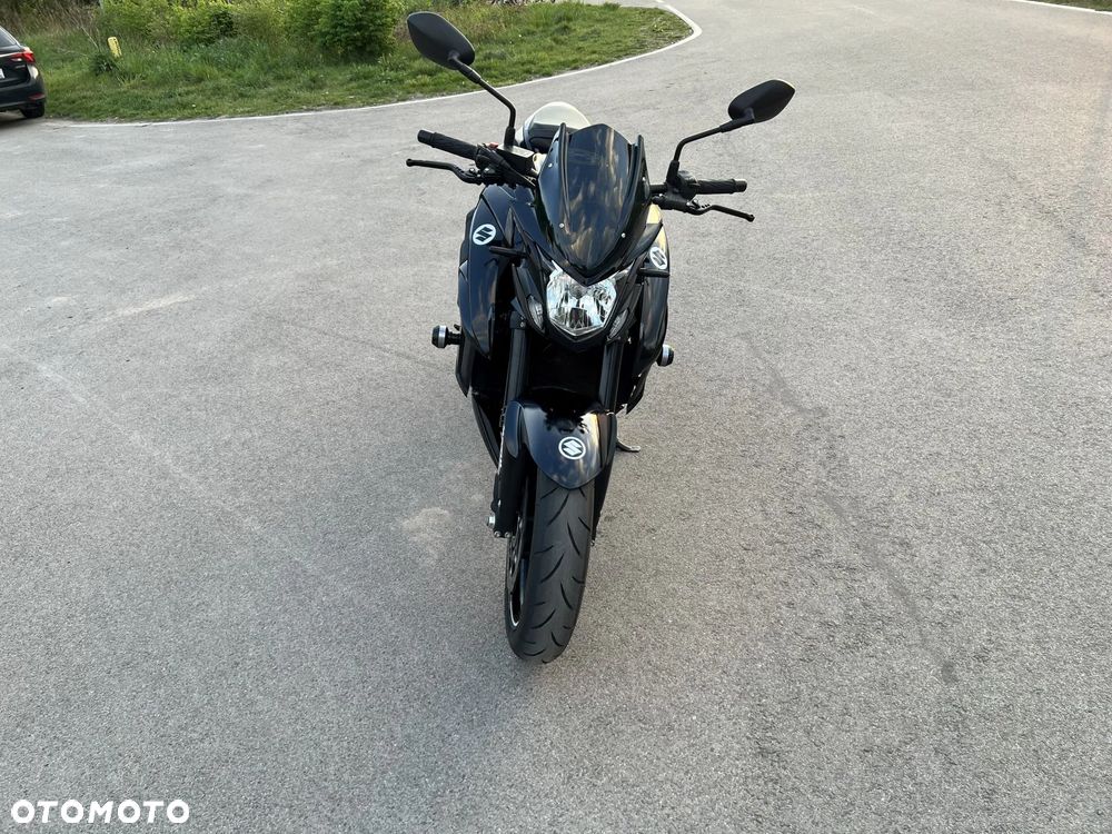 Suzuki GSX - 3