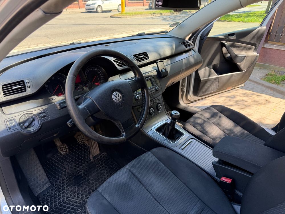 Volkswagen Passat 1.6 Comfortline Family - 5