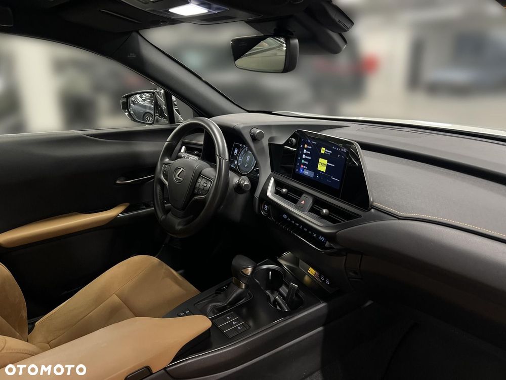 Lexus UX - 4