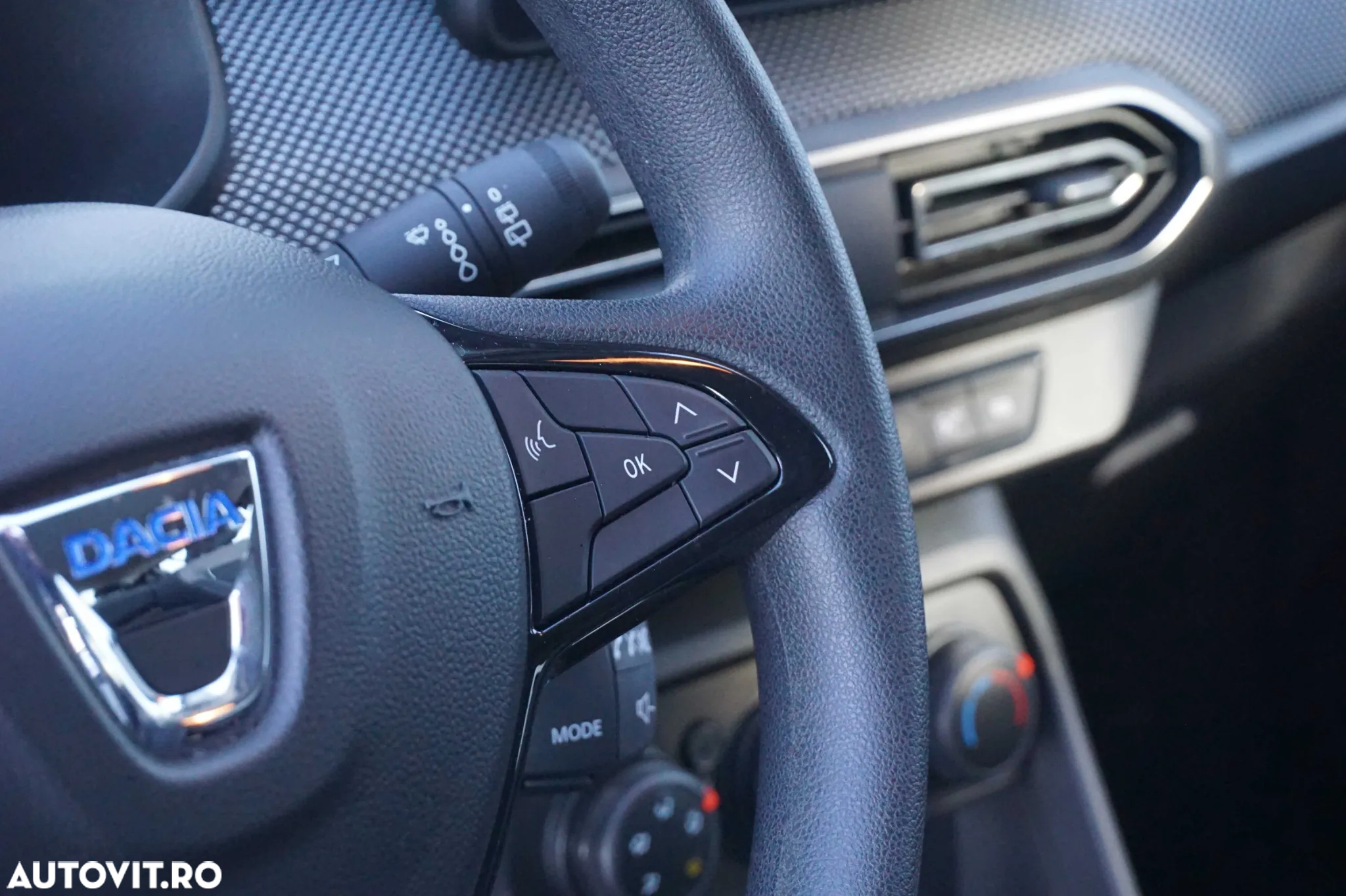 Dacia Sandero TCe 90 Essential - 9