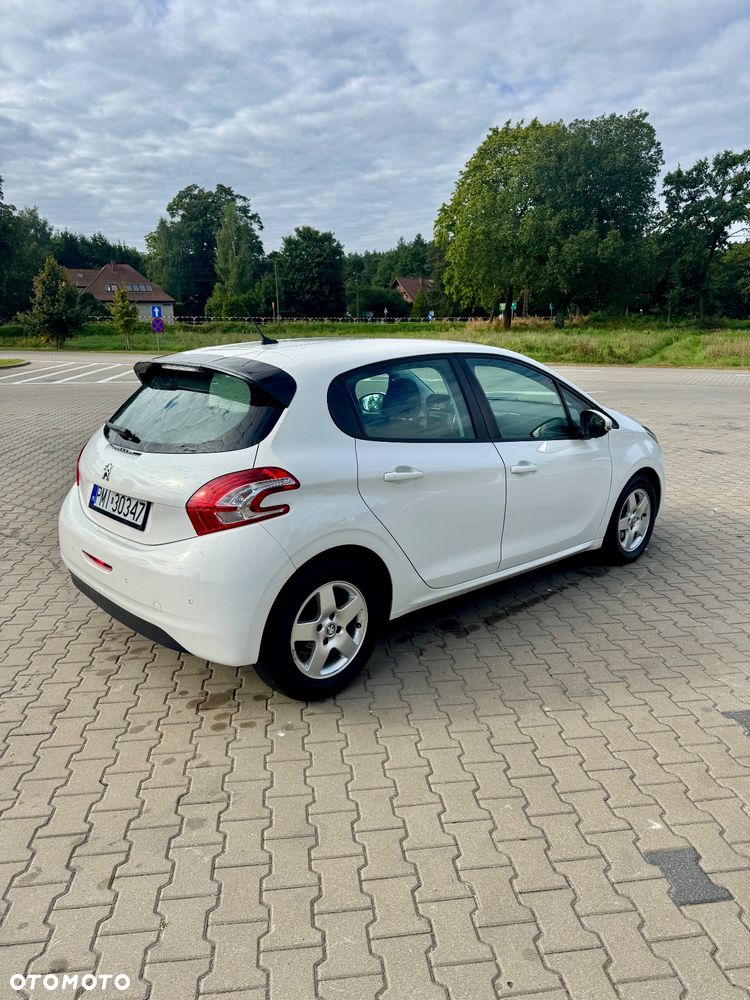 Peugeot 208 - 5