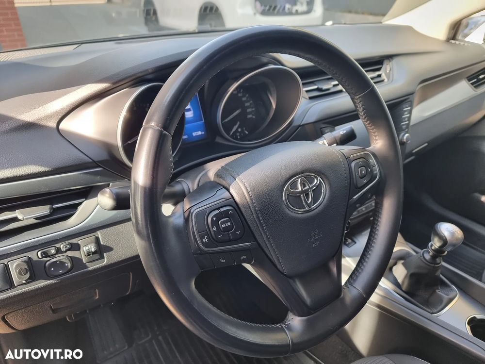 Toyota Avensis 1.8 Executive - 16