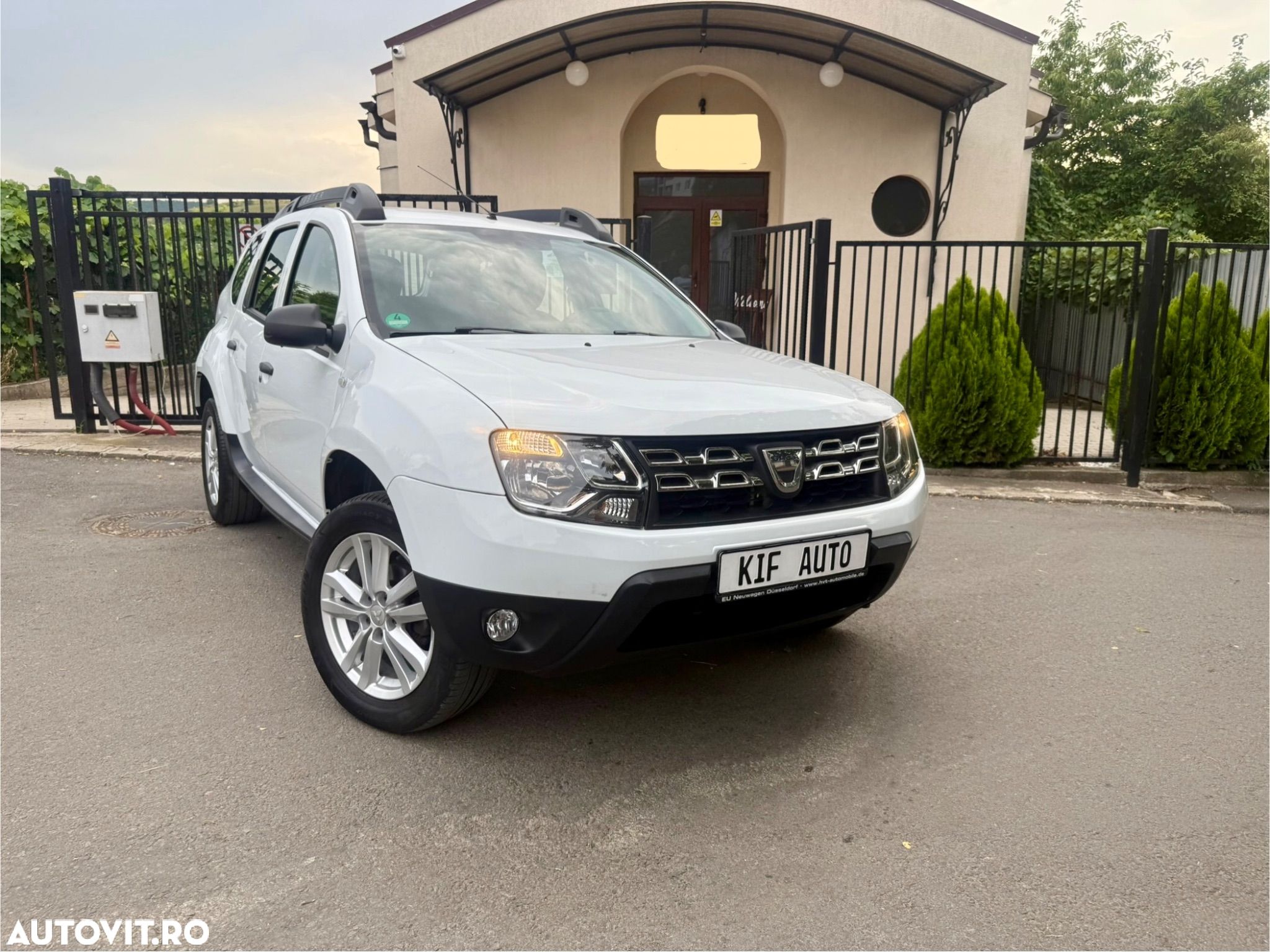 Dacia Duster SCe 115 2WD Essential - 1
