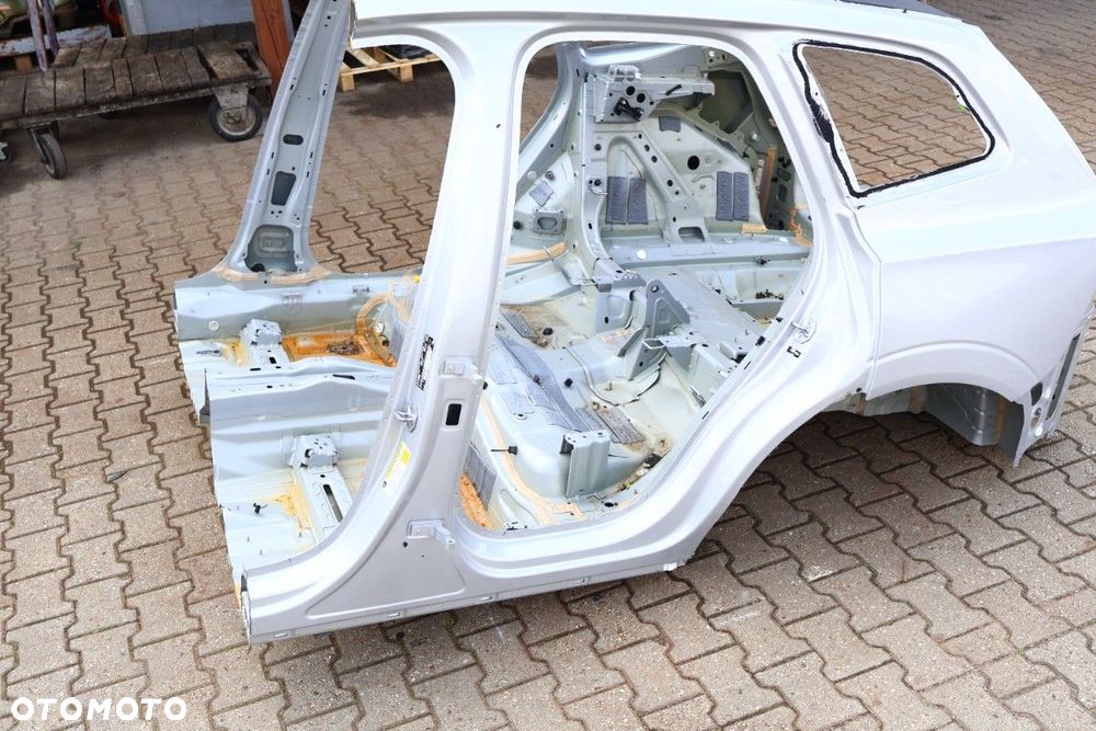 VOLVO XC60 II ĆWIARTKA BŁOTNIK LEWA TYŁ - 3