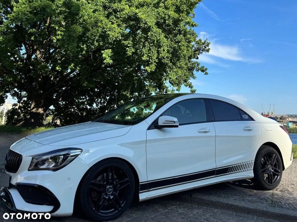 Mercedes-Benz CLA 220 4-Matic AMG Line - 6