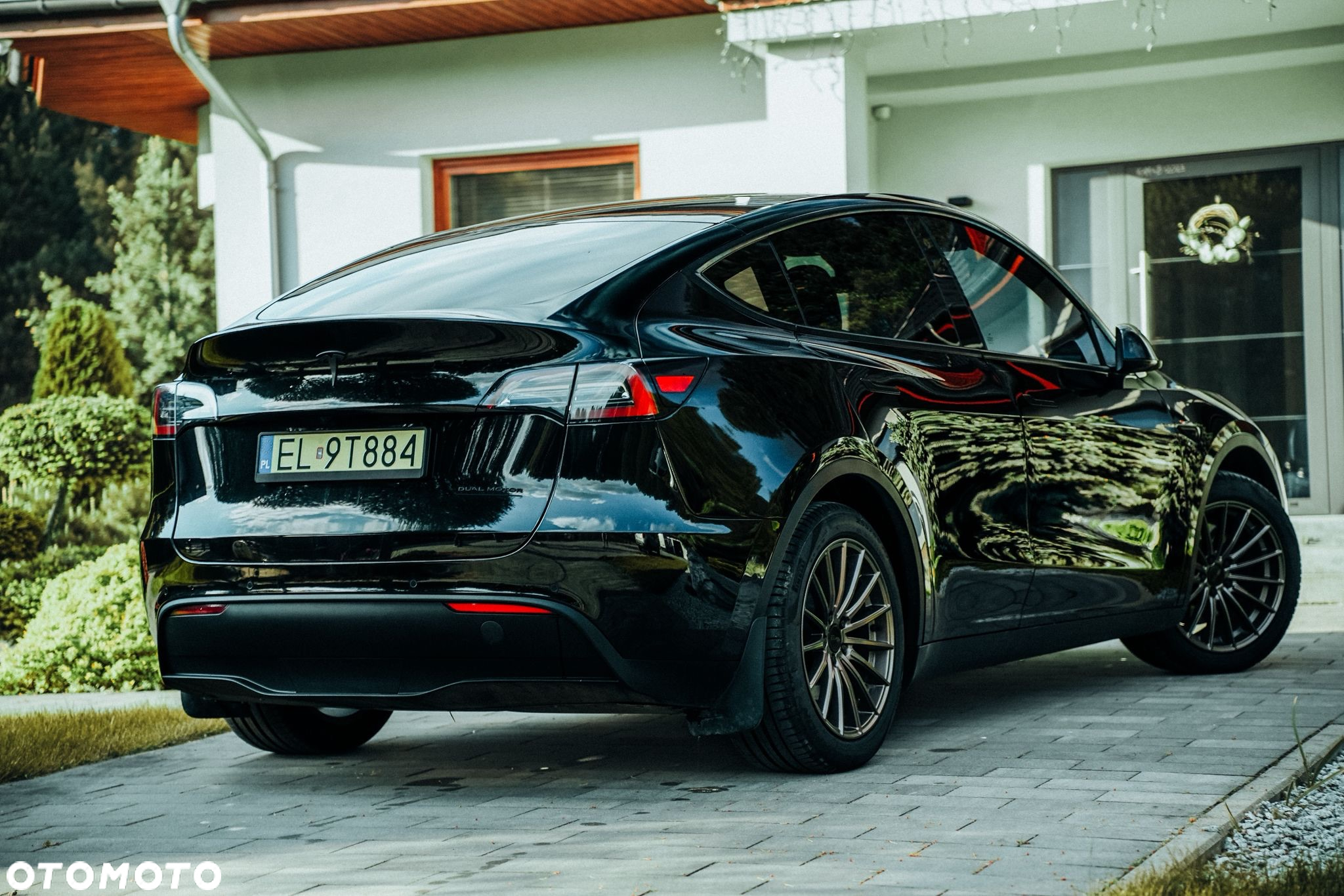 Tesla Y Model Long Range Dual Motor AWD - 11