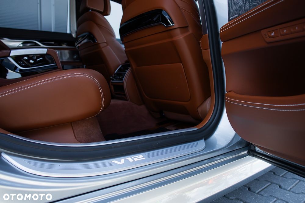 BMW Seria 7 M760Li xDrive - 25