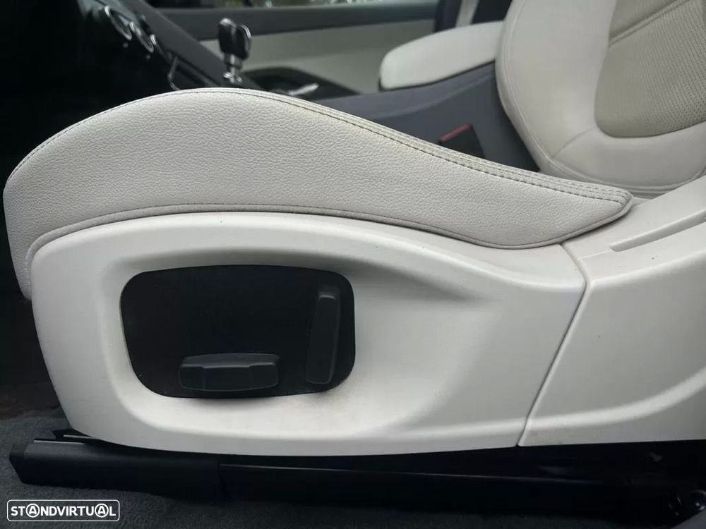 Jaguar E-Pace 2.0 i4D R-Dynamic S - 34
