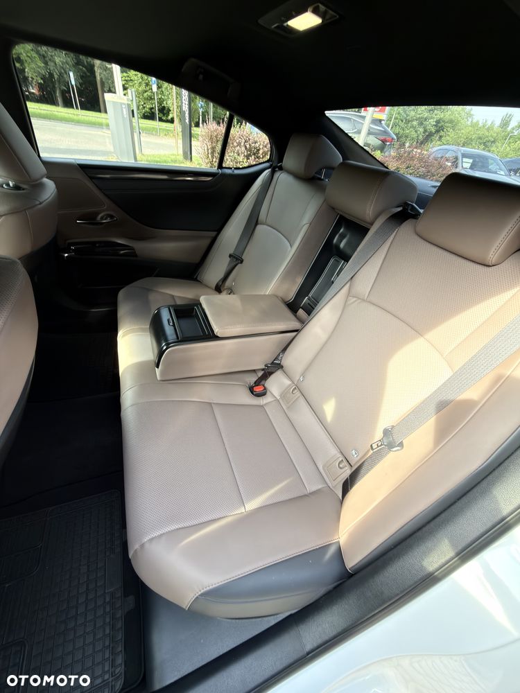 Lexus ES 300h Business Edition - 8
