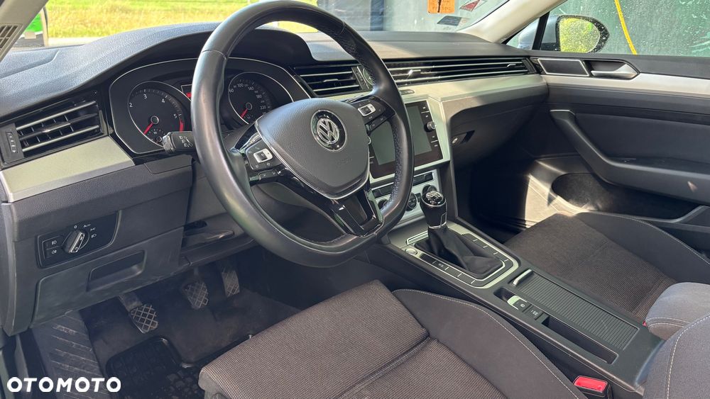 Volkswagen Passat 2.0 TDI BMT Comfortline - 11