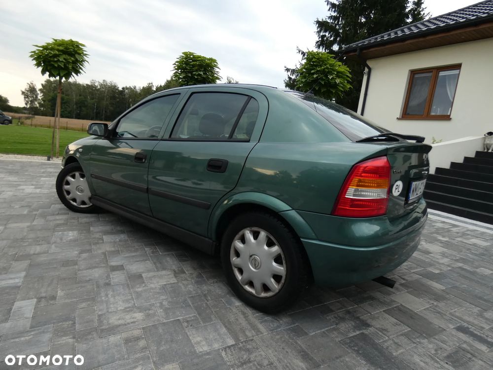 Opel Astra 1.6 Sportive - 20