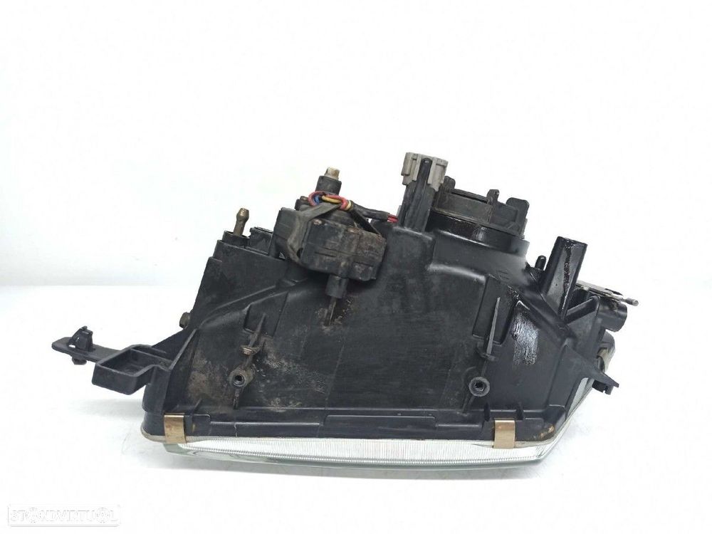 FAROL DIREITO NISSAN PATROL GR (Y61) BáSICO - 4