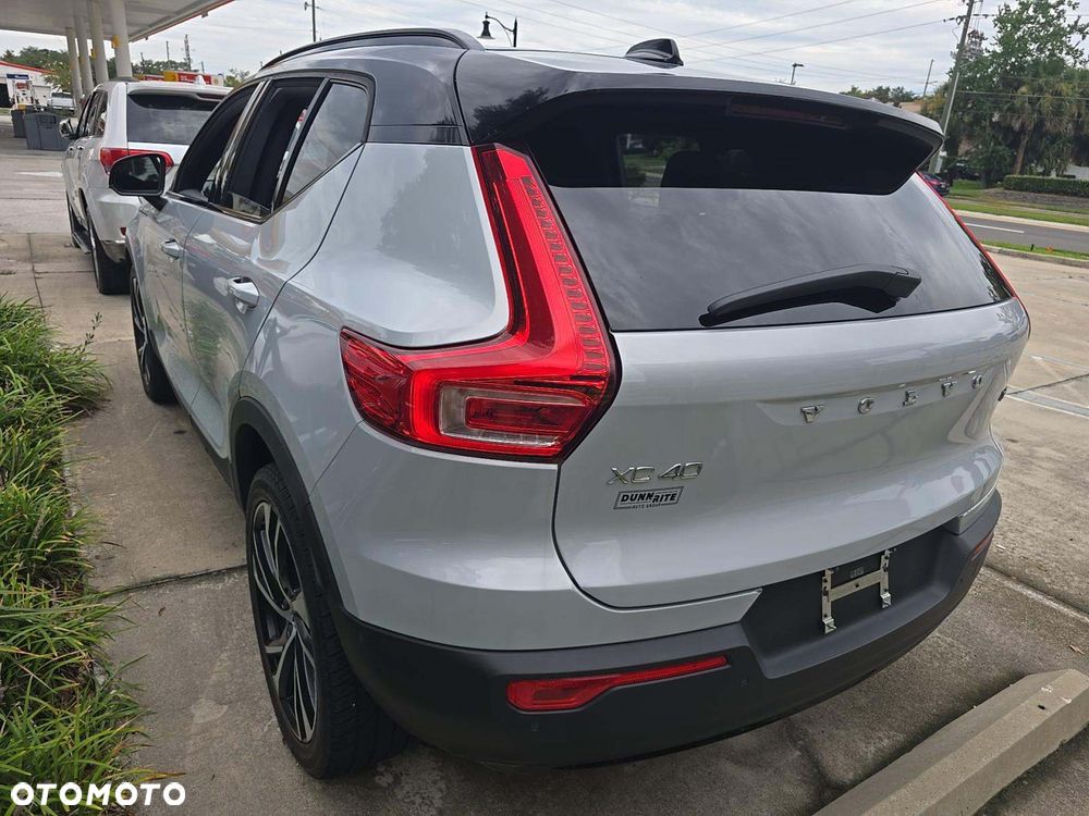 Volvo XC 40 T5 AWD R-Design - 3