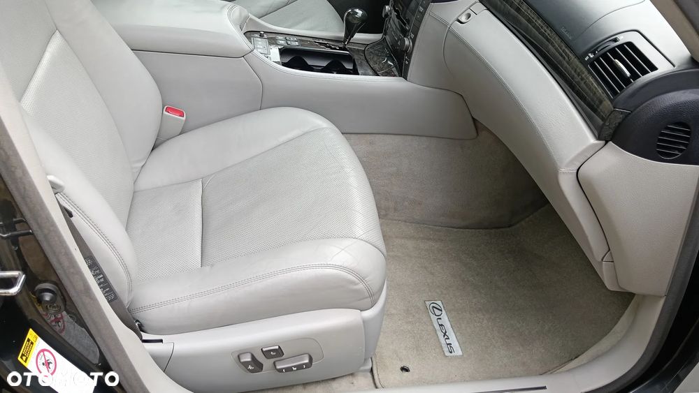 Lexus LS 600h L Prestige - 8